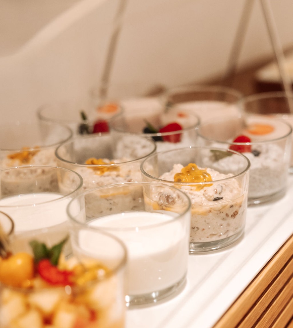 Vielfältiges Buffet mit frischen Speise