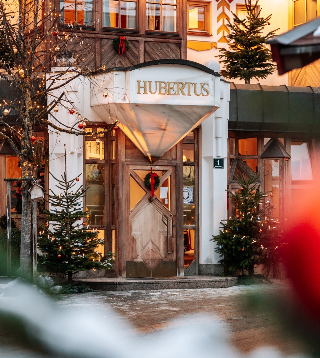 Eingang des Hubertus Boutiquehotels im Winter