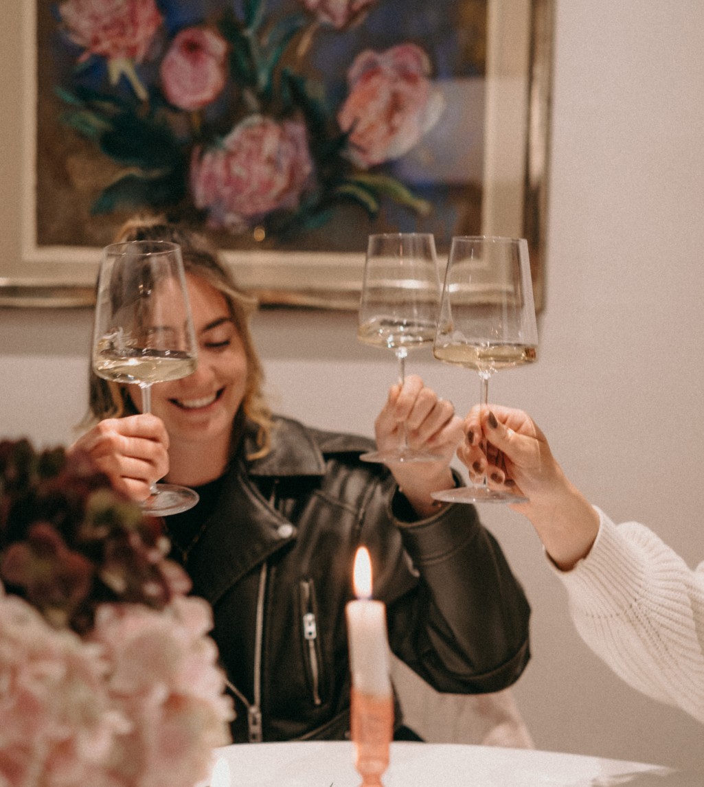 Weingläser bei einer Feier im Hubertus 