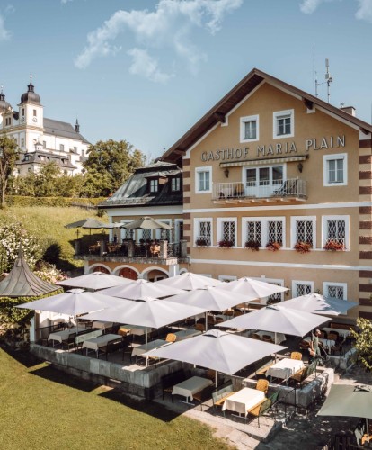Außenansicht des Hotel Gasthof Maria Plain im Sommer
