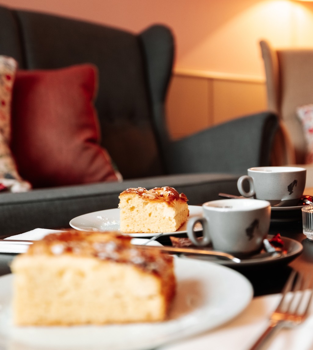 Kaffee und Kuchen im Café des Hubertus Boutiquehotels