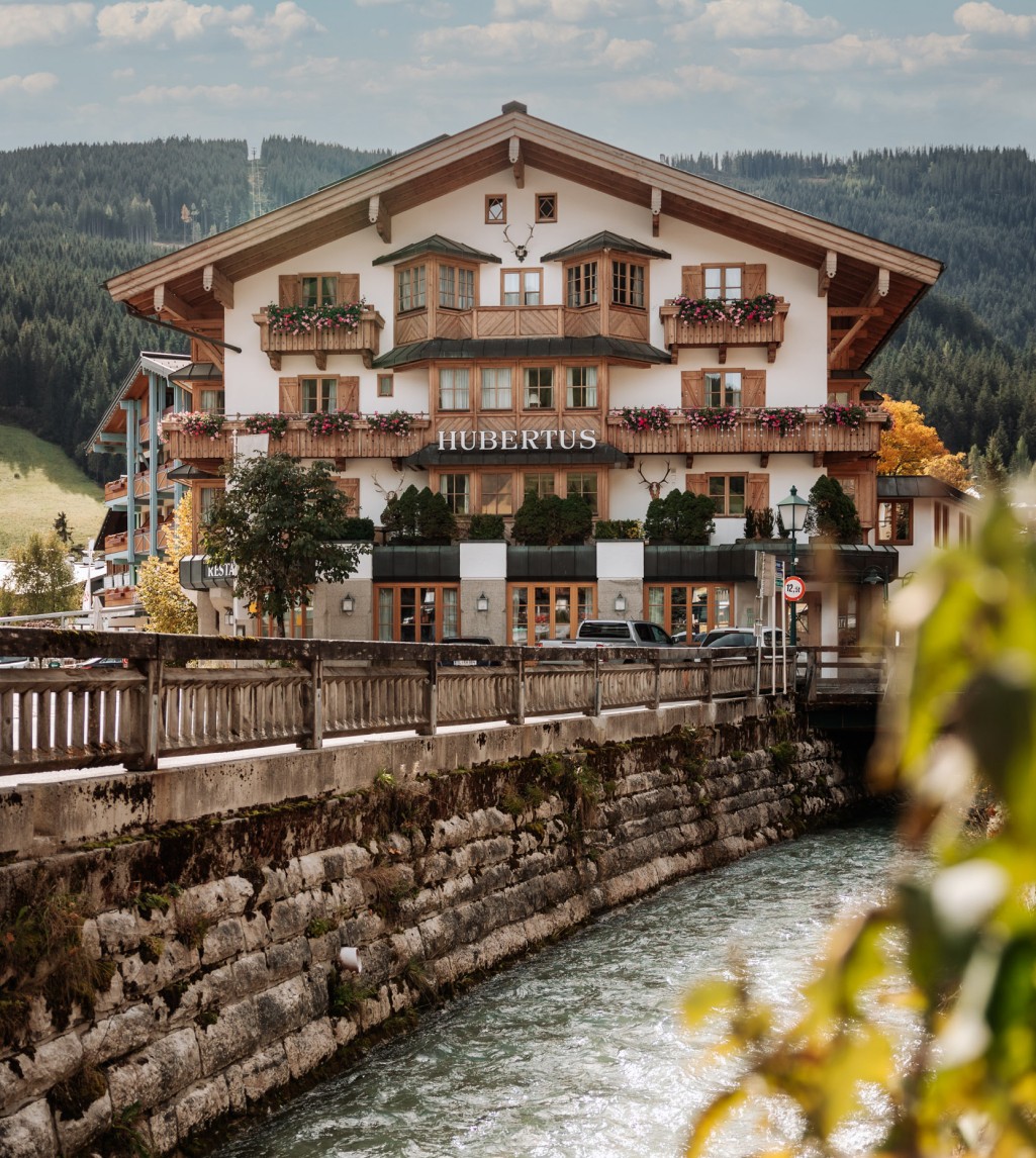 Das Boutiquehotel Hubertus in Filzmoos präsentiert sich im traditionellen alpinen Stil 